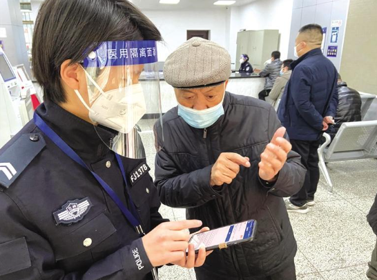 兰州公安交警重拳出击整治车驾管业务非法中介