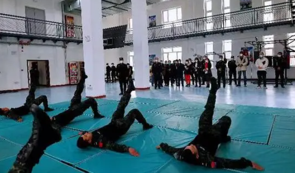新疆阿瓦提：人大代表受邀进警营观智慧警务共话平安