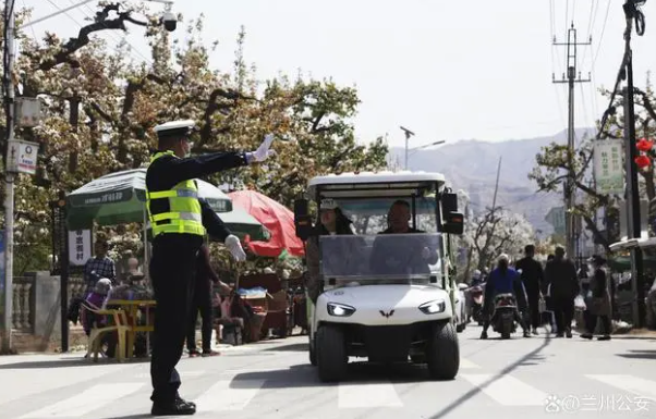 深耕“旅游警务”筑牢旅游旺季景区安全防线